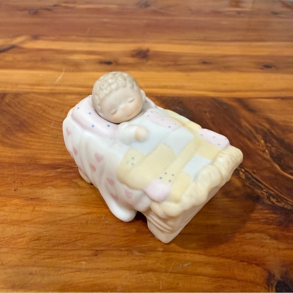 Vintage 1982 Precious Moments Baby Jesus Manger Come Let Us Adore Him Collection